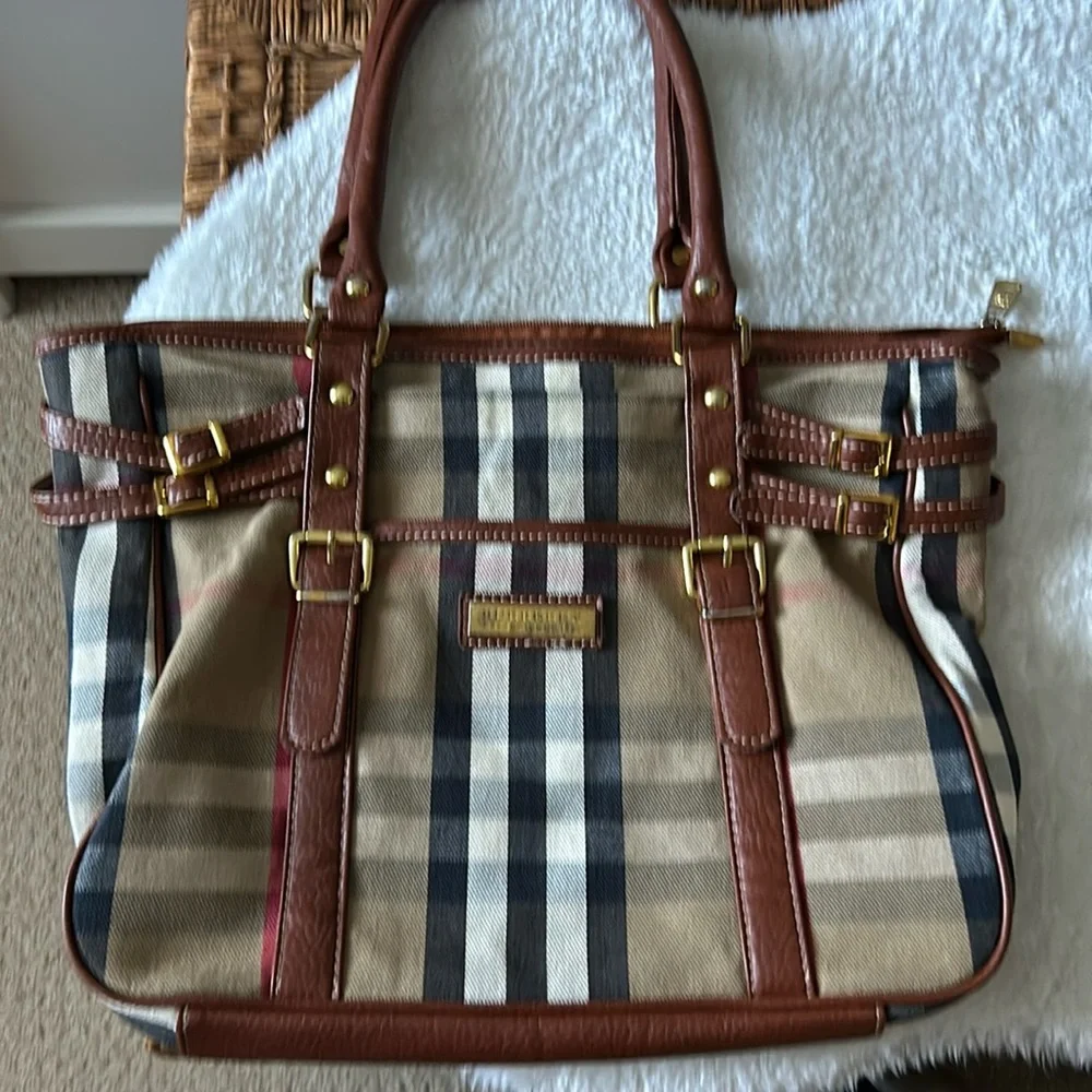 AUTHENTIC BURBERRY HANDBAG TOTE - Picture 1 of 8